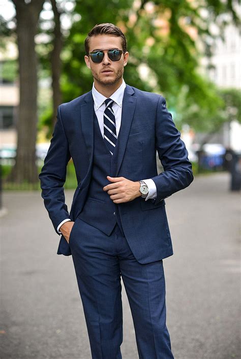 tie color for navy suit.